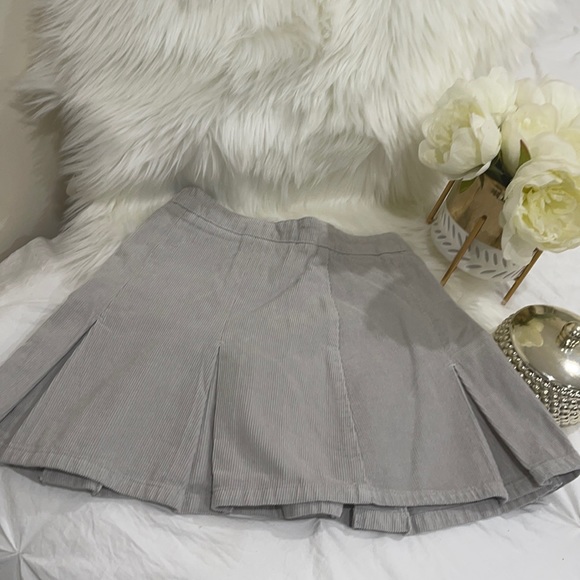 🩶🩶Urban Outfitters pleated corduroy mini skirt - Picture 5 of 12